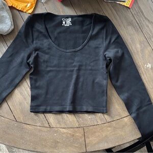 Elegant Black Long Sleeve Crop Top